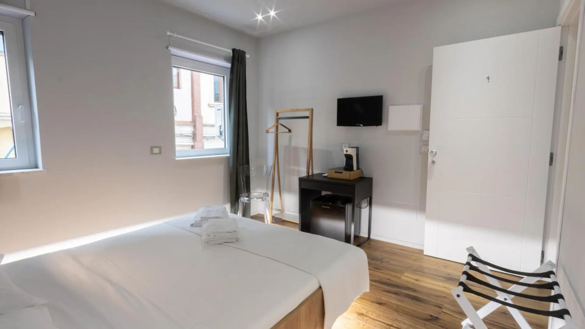 Taormina Boutique Rooms 0*,